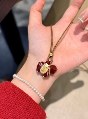 2026马年新款滴胶珐琅红色小马吊坠编绳毛衣链小众高级感本命年