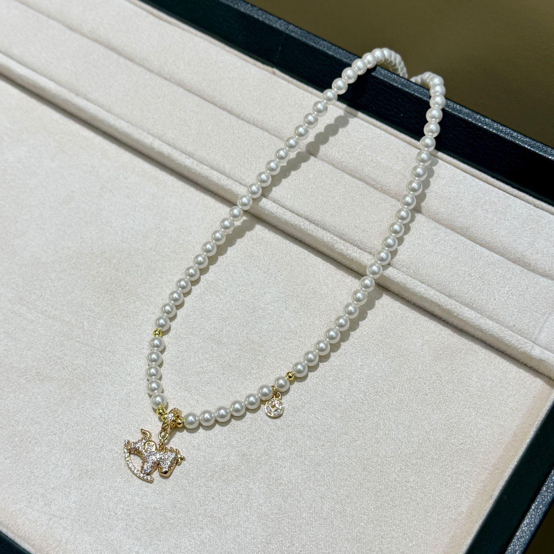 2026新款s925纯银施家珍珠闪钻小马吊坠毛衣链女气质本命年项链,淘宝优惠券,粉丝福利购,淘宝优惠卷