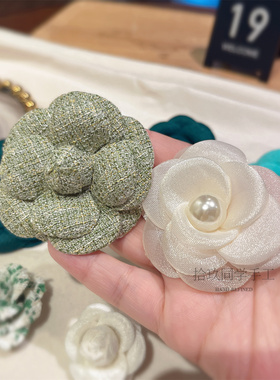 清新森系配色绿白高级感胸花