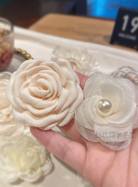 韩女纯欲天花板仙气飘飘花朵胸针