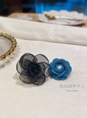 蓝色牛仔甜酷港风山茶花胸针叠戴