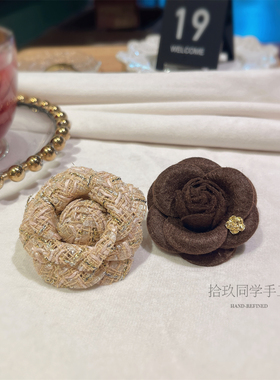 复古千金风咖色山茶花胸针