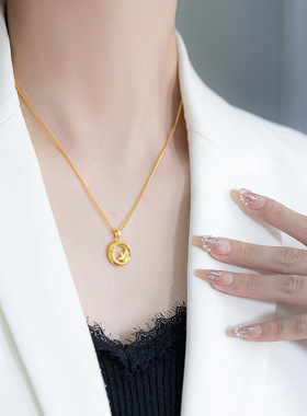 高级感轻奢皇冠锁骨项链 小红镀金周家queen英文女王皇冠吊坠项链