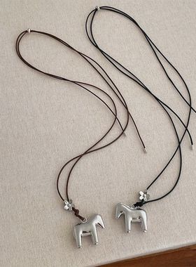 ins网红吊坠同款梅花小马抽拉项链女长款百搭立体几何毛衣链配饰