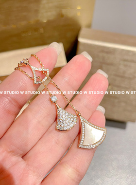 W STUDIO 23新款 轻奢时髦白贝母微镶钻小裙子扇子项链舞会晚宴款