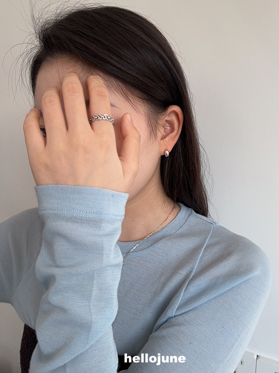 hellojune 925纯银 小银豆弧形耳钉 简约光面小雨滴养耳耳钉 - 图0