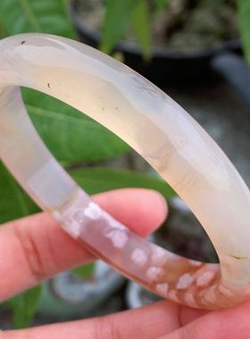 时尚风冰透果冻体62圈玛瑙手镯