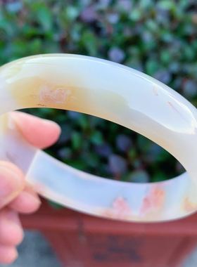 冰透粉红色百搭风飘花玛瑙手镯