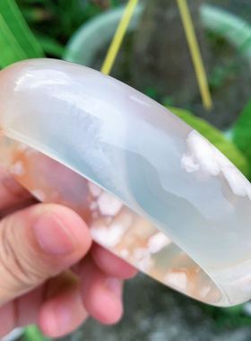 冰透粉红色果冻体百搭风玛瑙手镯