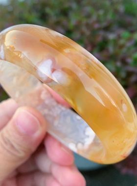 冰透黄色百搭风飘花玉髓玛瑙手镯