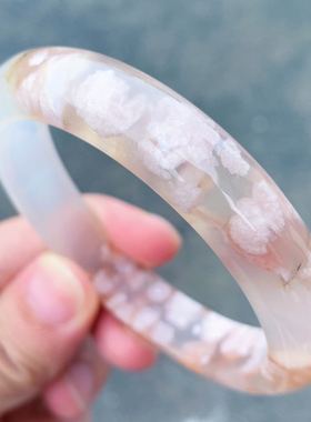 冰透粉红色飘花海洋玉髓玛瑙手镯