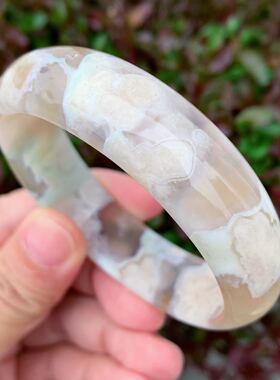 冰透绿色仙女款风飘花玛瑙手镯