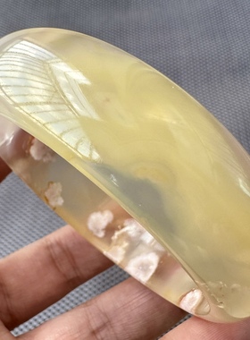 少女风糯冰种硬核玛瑙手镯