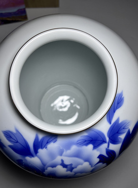 日本回流深川制白底青花描金牡丹大花瓶