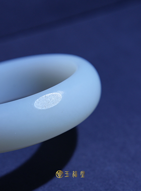 玉福堂 | 新疆和田籽 | 白玉手镯宽轮胎 | 留皮白镯暖白玉镯58mm