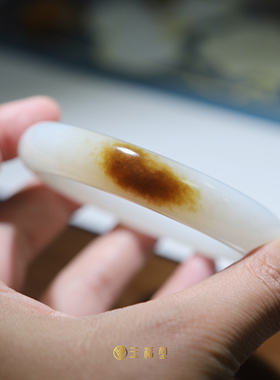 玉福堂 | 俄罗斯巴沙料一口糖羊脂白玉玉镯