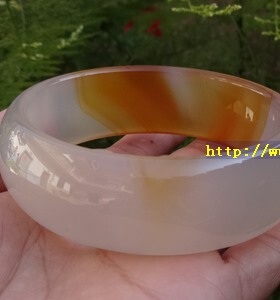 无烧冰彩红玉髓加宽加厚手镯中式