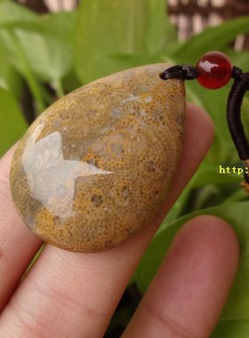 天然台湾珊瑚玉水滴吊坠经典百搭