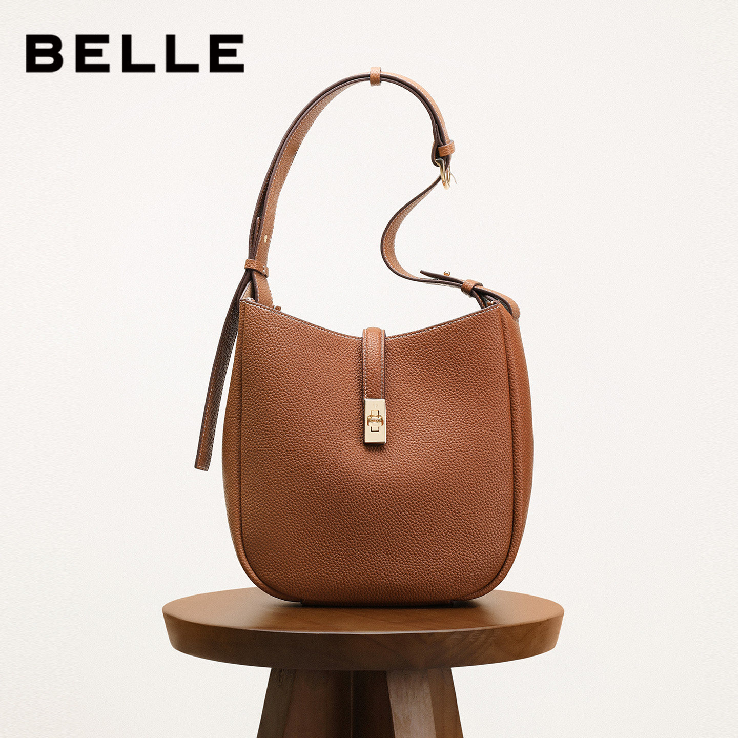 百丽包包女2025秋季新款简约质感百搭通勤单肩斜挎水桶包Y6082DX5,淘宝优惠券,粉丝福利购,淘宝优惠卷