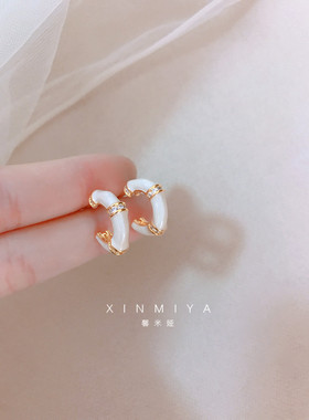 馨米娅高级感白色滴釉竹节耳钉
