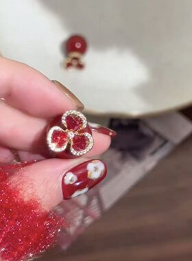 红色锆石花朵后挂式珍珠耳环