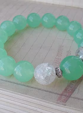 天然浅绿色玉髓水晶手链