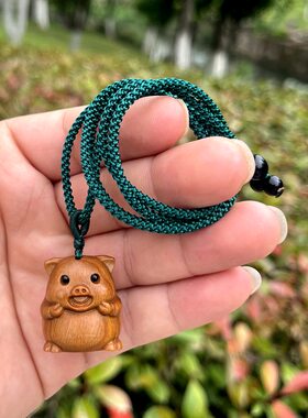 绿檀亥猪木雕本命年挂件