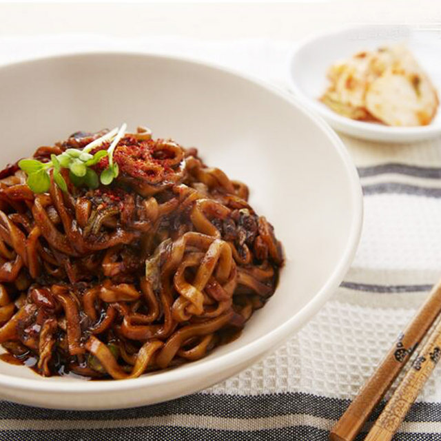 Nongshim Jajangmyeon Korean imported instant ramen black