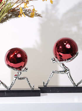 轻人球奢负重人物感柜风玄关摆件电视柜高级现代背前行抽象艺术