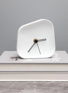 现代简约树脂时钟摆件样板房售楼部卧室书房客厅桌面玄关软装饰品