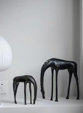 简约金属黑色飞马装饰摆件高级感样板间入户玄关电视柜工艺品摆设