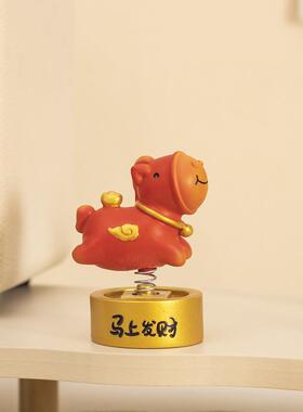 国潮文创摇摇马摆礼创意居卡通生肖载小马摆件家办品公室桌面解压