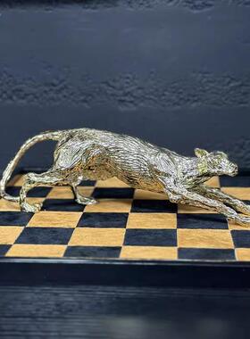 现代轻件奢IFV抽创象板金属豹子动物摆样间摆设意艺术软装饰品家