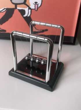 一个有趣的小玩意“无聊了玩玩牛顿碰碰球”解压球悬浮球玩具摆件