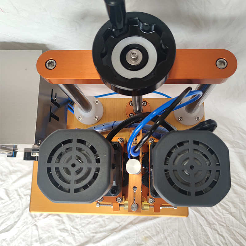 半自动旋盖机灌装旋盖机鸭嘴瓶搓盖机 洗手液旋盖机 全自动封口机 - 图1