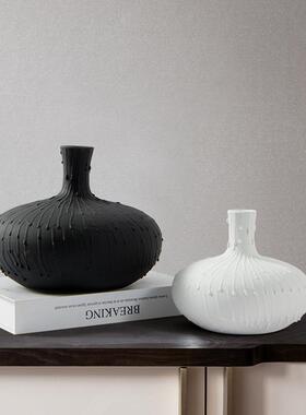 现代极简陶瓷花瓶白色侘寂风摆件黑白色家居装饰品花器花插