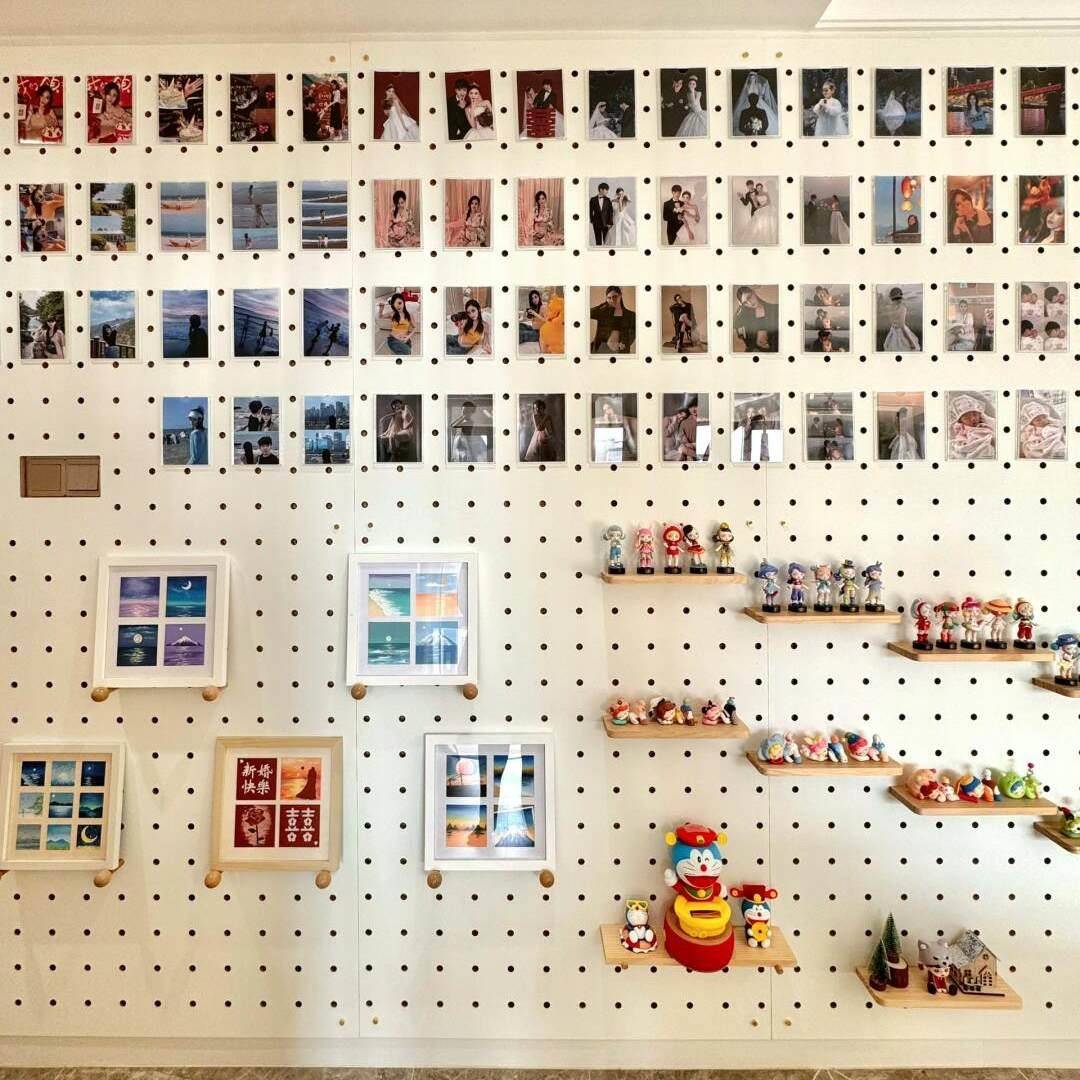 Entrance entrance creative photo wall solid wood hole board storage rack whole wall family portrait children's photo display rack
