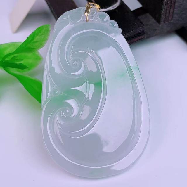 Burmese natural authentic jadeite 18k gold buckle ice floating green flower high-end boutique jewelry flash shot Ruyi Jade Pendant