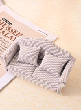 1:12迷你娃娃屋客厅袖章沙发儿童过家家微缩场景摆件条纹米色沙发