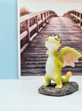 跨境新意品件卡Qq-A009通小龙酒树脂工艺品摆创家居书架柜桌面摆