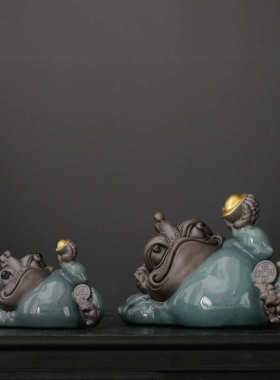 新中式桌面招财金蟾摆件茶桌桌面茶宠茶玩精品可养哥窑开片装饰品