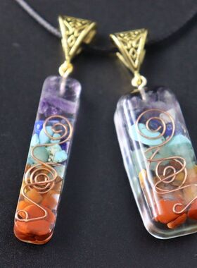 2026跨境珠宝天然七彩碎石项链六角锥六角柱树脂胶包裹天然石吊坠