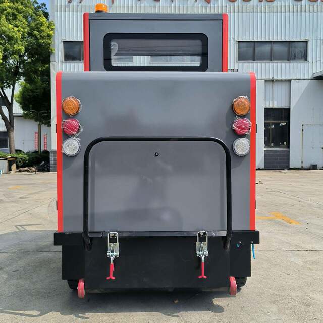 ໂຮງງານຂາຍໂດຍກົງຂອງເຄື່ອງກວາດສາມລໍ້ທີ່ປິດລ້ອມຢ່າງເຕັມທີ່, ປືນໃຫຍ່ຂັບເຄື່ອນດ້ວຍຫມອກແລະການລ້າງຄວາມກົດດັນສູງໃນອຸດສາຫະກໍາຫນຶ່ງ sweeper.