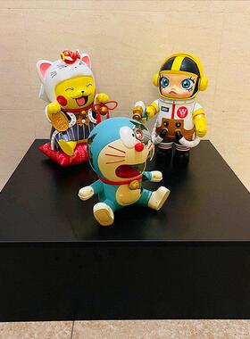 暴力熊潮玩公仔底座大型雕塑实木材质黑色白色方形地台简约可定制