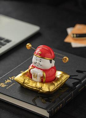 创意陶瓷可爱小财神摆件招财办公室桌面解压装饰品车载中控台摆设