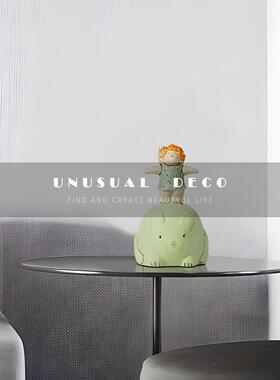 创意彩绘陶瓷饰品兔子与女孩摆件现代样板间儿童房卧室客厅摆设