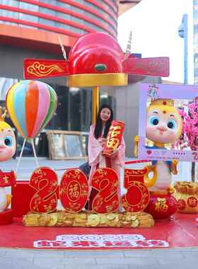 2025新年蛇美陈玻璃钢户外卡通蛇春节元旦喜庆吉祥物贺岁落地摆件