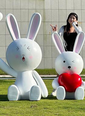 玻璃钢雕塑卡通兔子景区商场店铺美陈网红拍照打卡大摆件相框装饰