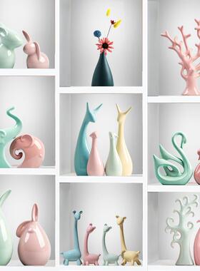 客厅摆件创意家居轻奢电视酒柜玄关书架莲花贵妇犬高档工艺装饰品