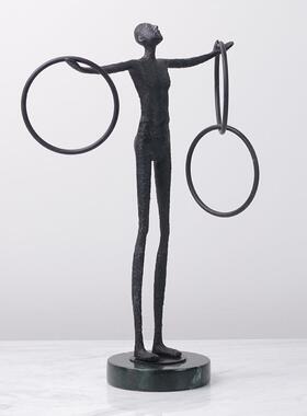 欧式现代简约黑色铸铁人像雕塑摆件样板房售楼处软装饰品